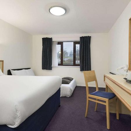 Days Inn Bridgend Cardiff Exterior photo