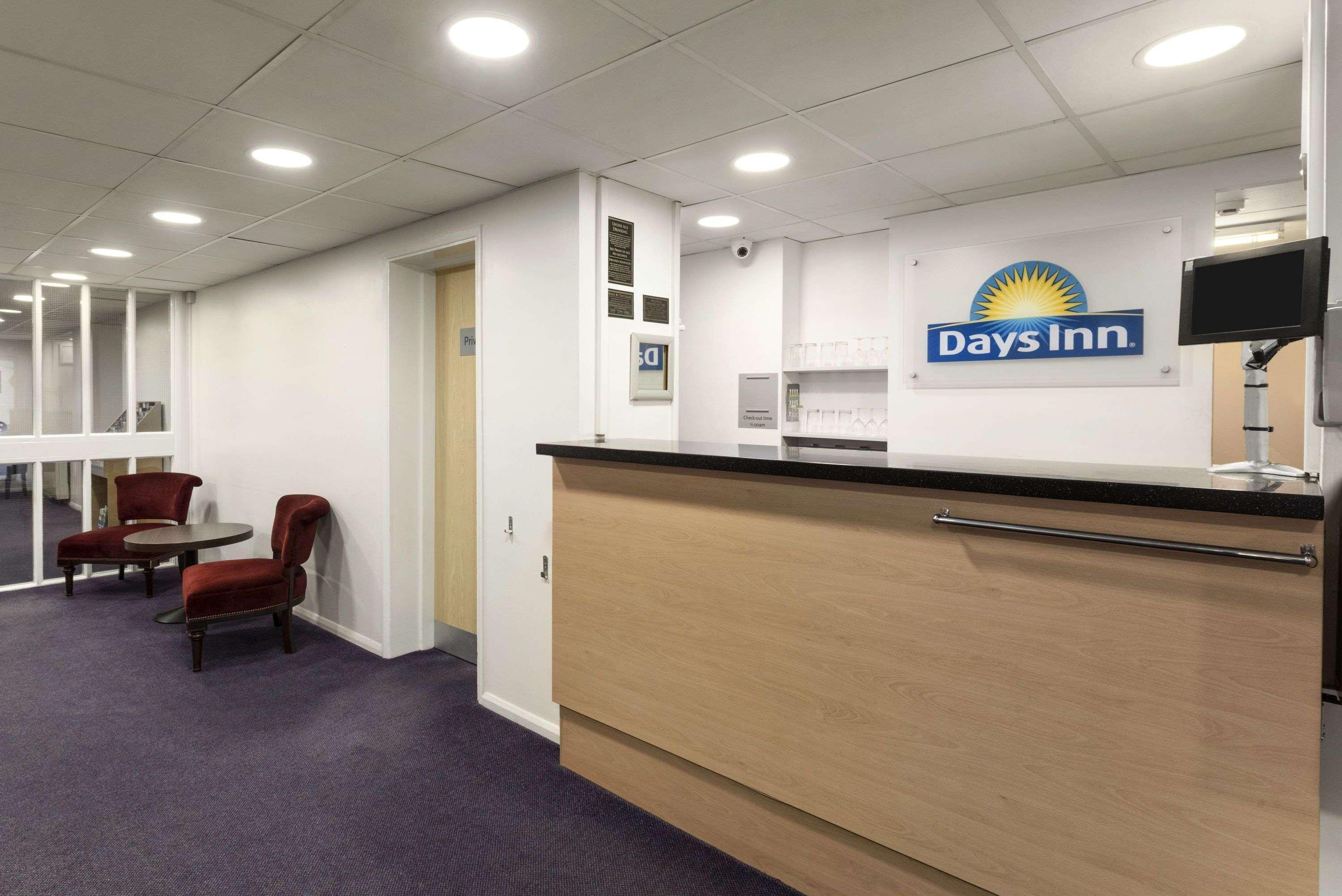 Days Inn Bridgend Cardiff Exterior photo