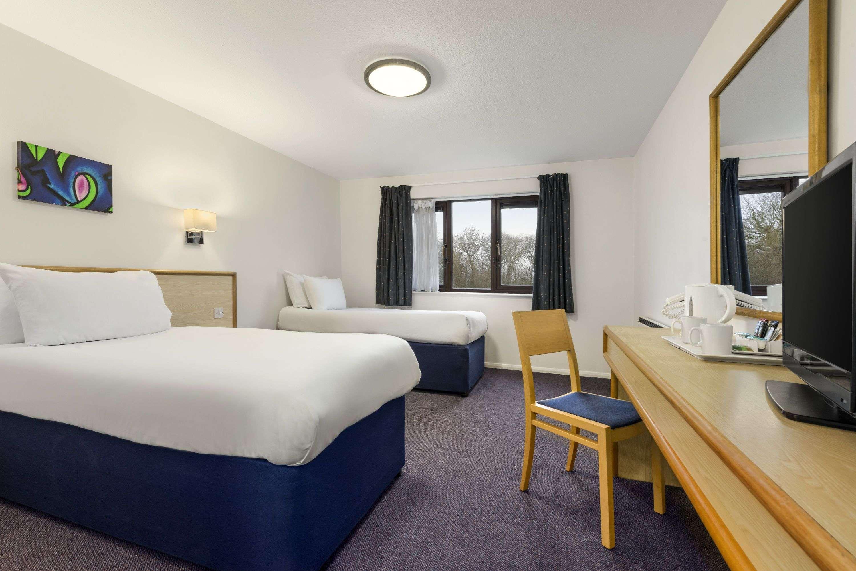 Days Inn Bridgend Cardiff Exterior photo