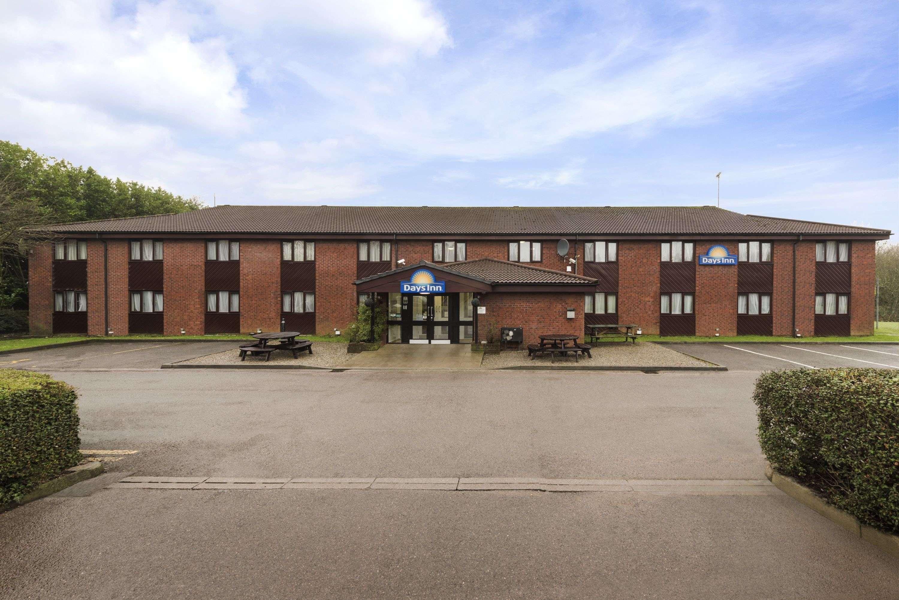 Days Inn Bridgend Cardiff Exterior photo