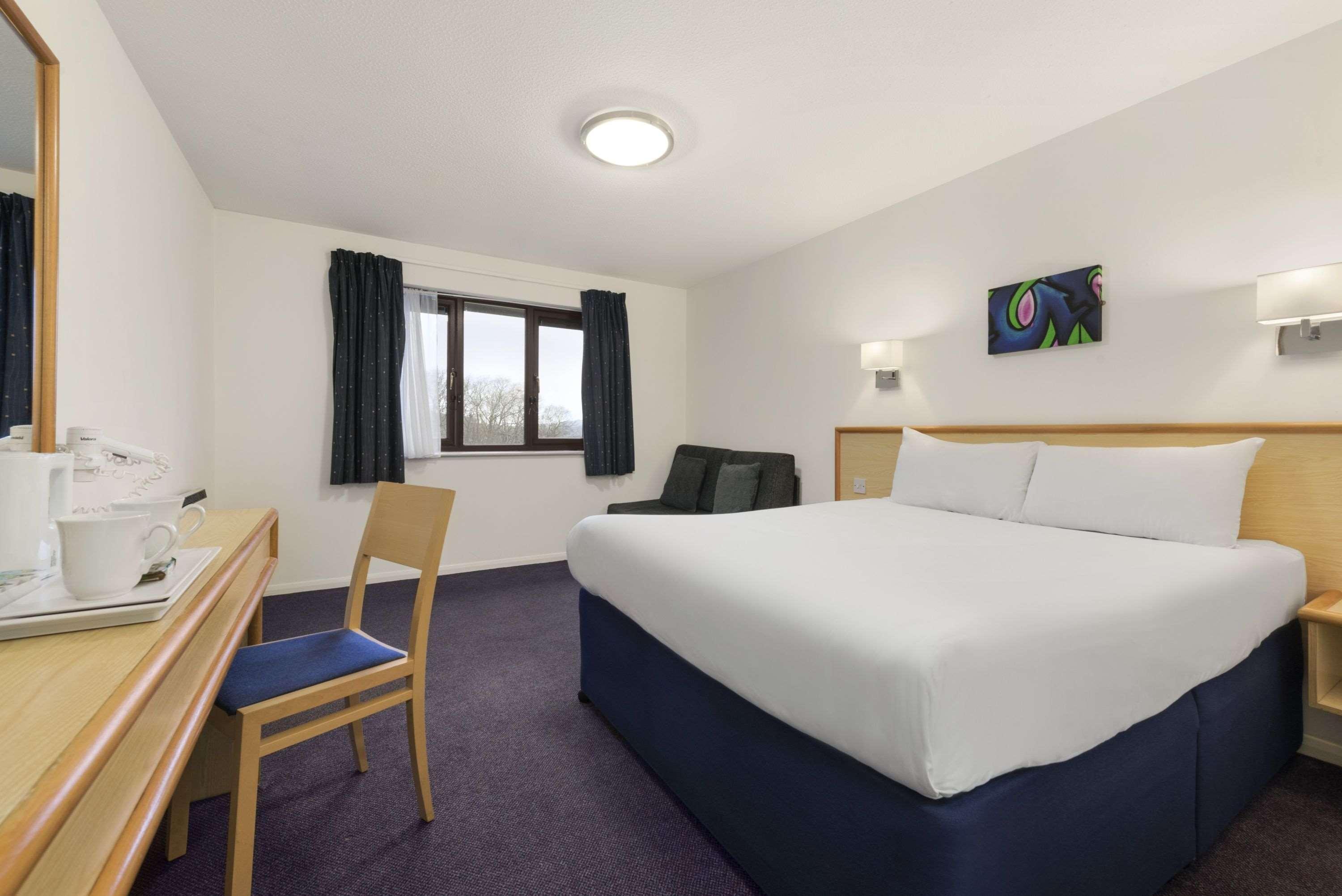 Days Inn Bridgend Cardiff Exterior photo