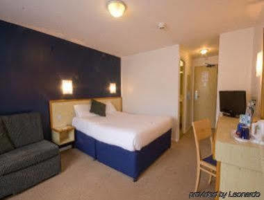 Days Inn Bridgend Cardiff Exterior photo