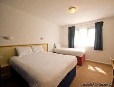 Days Inn Bridgend Cardiff Exterior photo