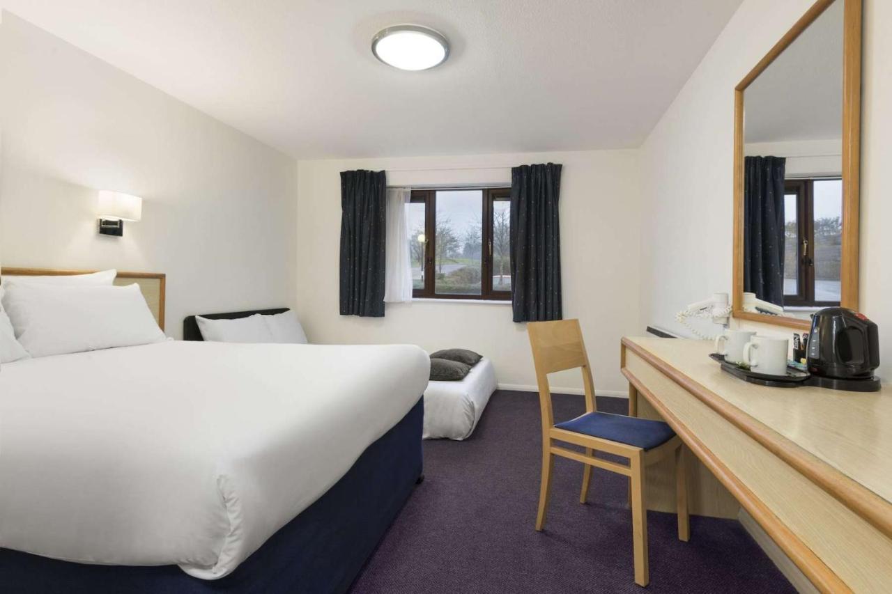 Days Inn Bridgend Cardiff Exterior photo